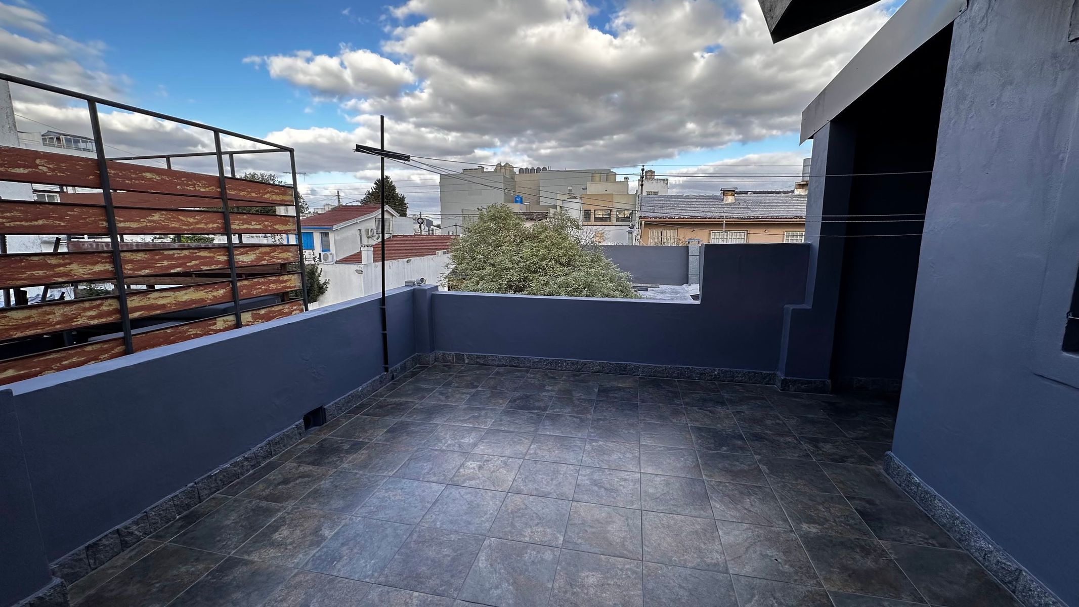 Casa 4 Amb. Cochera.Parque.Quincho. APTA CREDITO - Caseros 42 - Ramos Mejía - 20