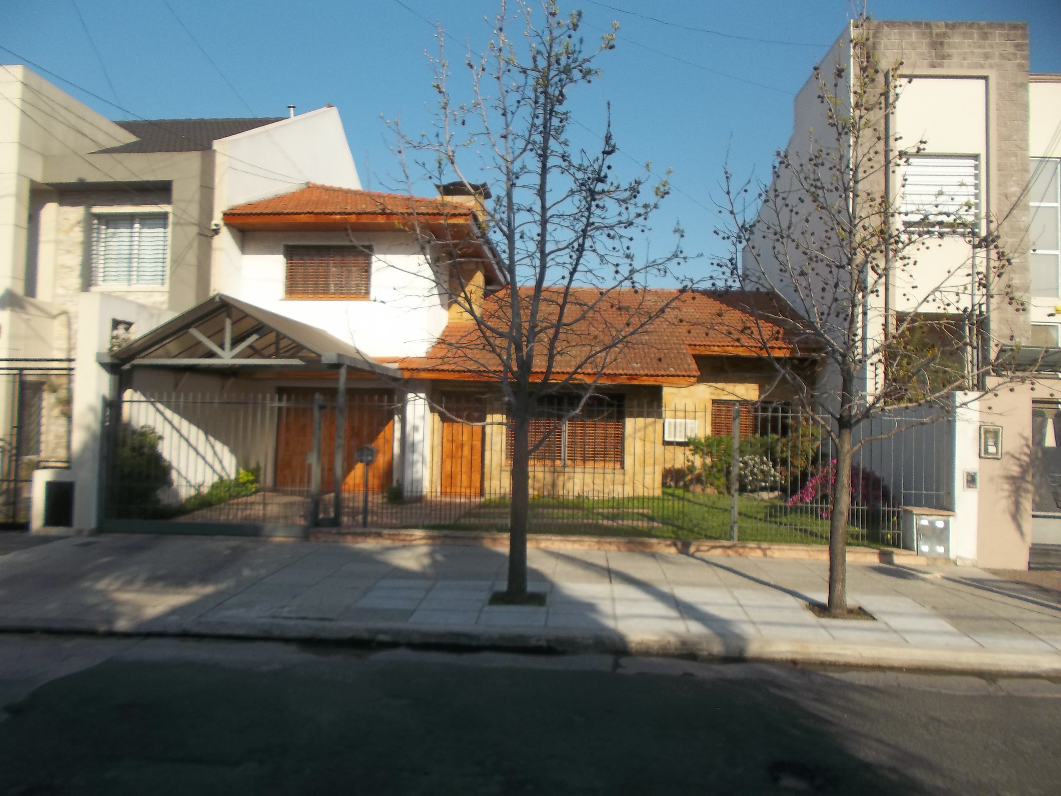 CASA 5 AMB. - APTO CREDITO - ZONA RESIDENCIAL BARRIO DON BOSCO. RAMOS MEJIA