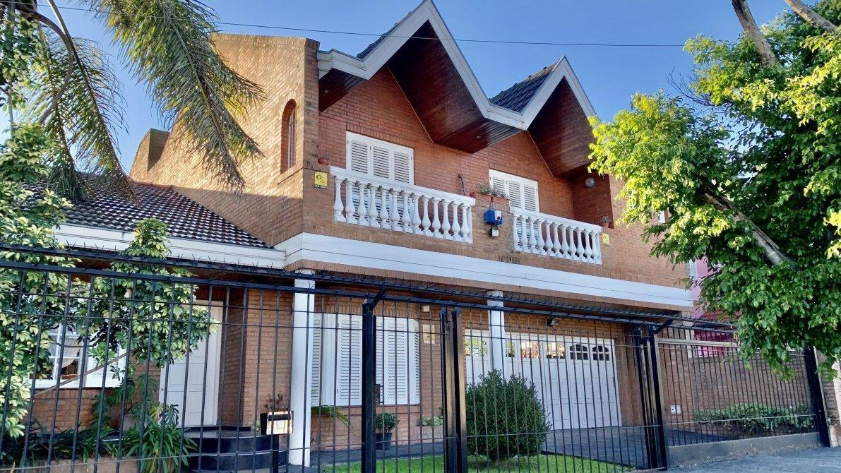 Chalet 6 Ambientes En Venta En Hermosa Zona - Sevillano Negocios Inmobiliarios