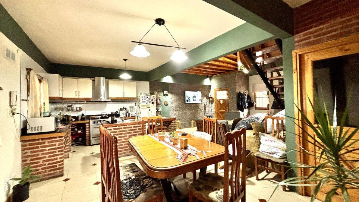 Casa 4 ambientes en venta con garage y jardin, ACEPTA PERMUTA DE MENOR VALOR — foto 2