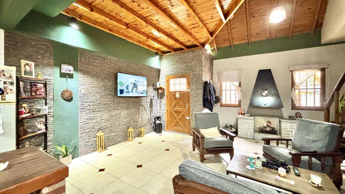 Casa 4 ambientes en venta con garage y jardin, ACEPTA PERMUTA DE MENOR VALOR — foto 5