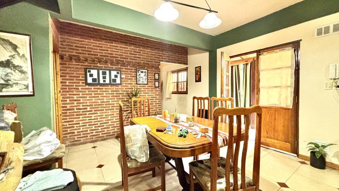 Casa 4 ambientes en venta con garage y jardin, ACEPTA PERMUTA DE MENOR VALOR — foto 6