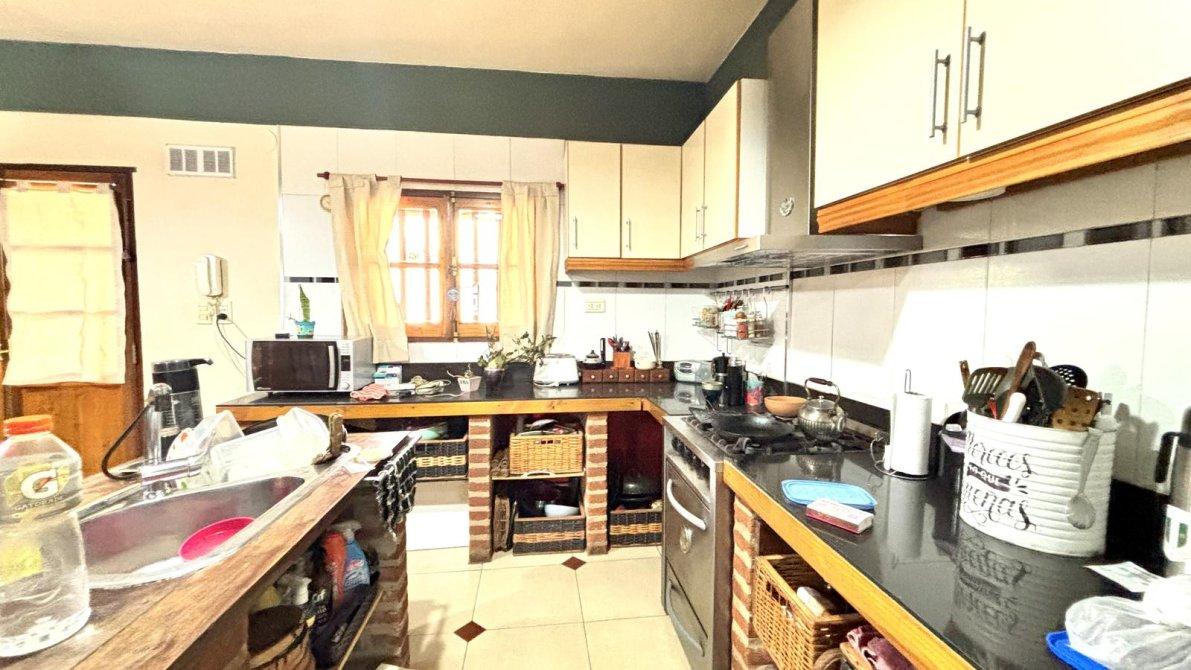 Casa 4 ambientes en venta con garage y jardin, ACEPTA PERMUTA DE MENOR VALOR — foto 10