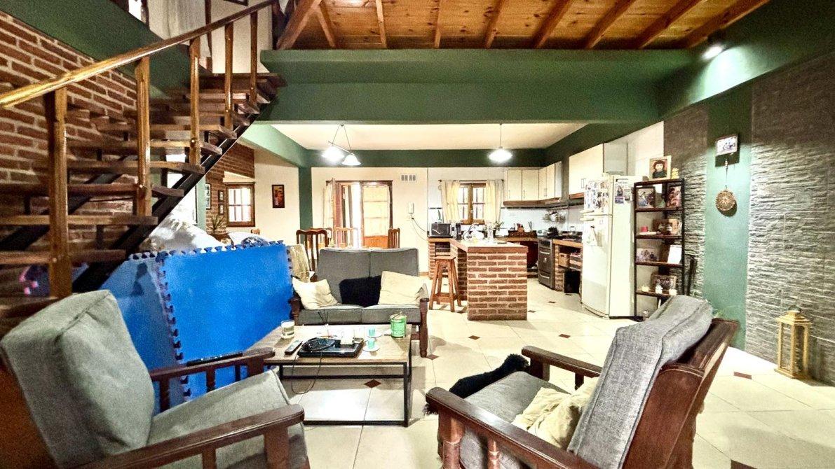 Casa 4 ambientes en venta con garage y jardin, ACEPTA PERMUTA DE MENOR VALOR — foto 11