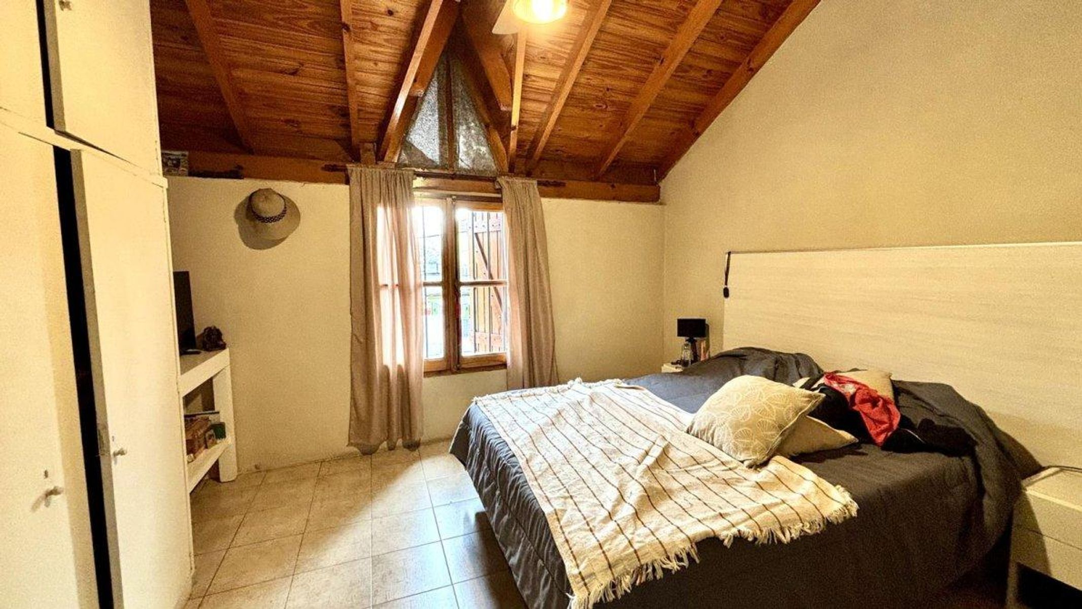 Casa 4 ambientes en venta con garage y jardin, ACEPTA PERMUTA DE MENOR VALOR - 23