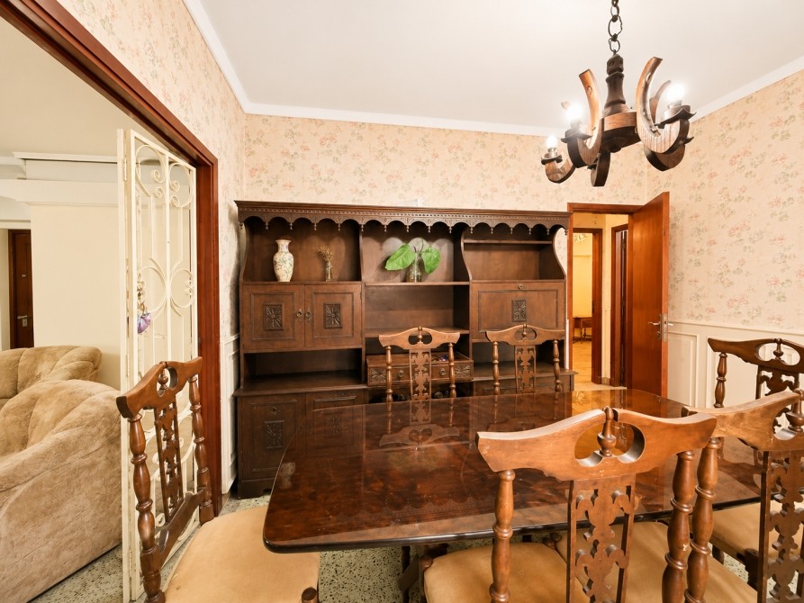 Amplio Chalet En Esquina Con Jardín, Patio Y Doble Entrada - Sevillano Negocios Inmobiliarios — foto 3