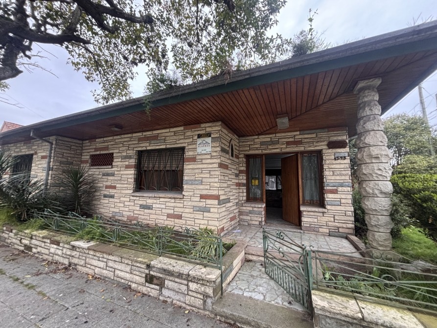 Amplio Chalet En Esquina Con Jardín, Patio Y Doble Entrada - Sevillano Negocios Inmobiliarios — foto 10