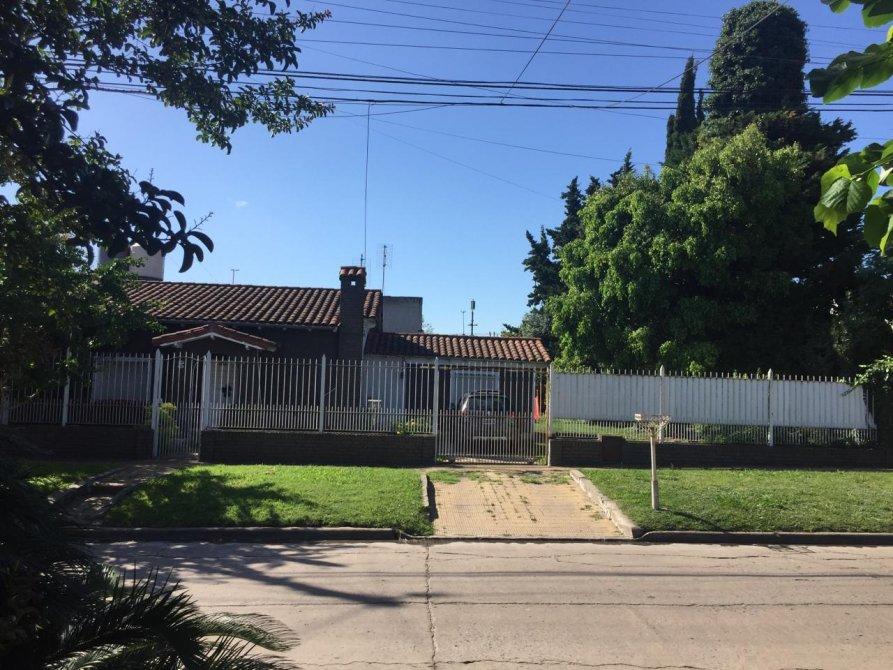 Apta Credito Casa Reciclada A Nuevo Con Estilo Y Amplio Terreno Libre - Sevillano Negocios Inmobiliarios — foto 2