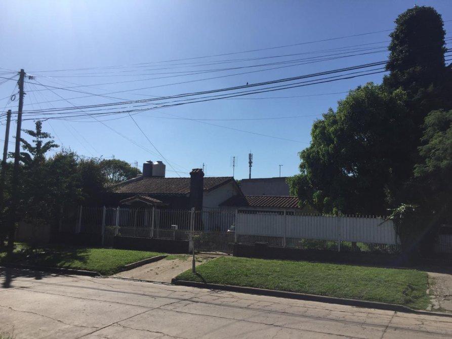 Apta Credito Casa Reciclada A Nuevo Con Estilo Y Amplio Terreno Libre - Sevillano Negocios Inmobiliarios — foto 3
