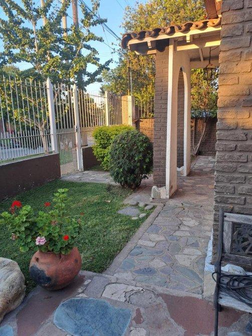 Apta Credito Casa Reciclada A Nuevo Con Estilo Y Amplio Terreno Libre - Sevillano Negocios Inmobiliarios — foto 5
