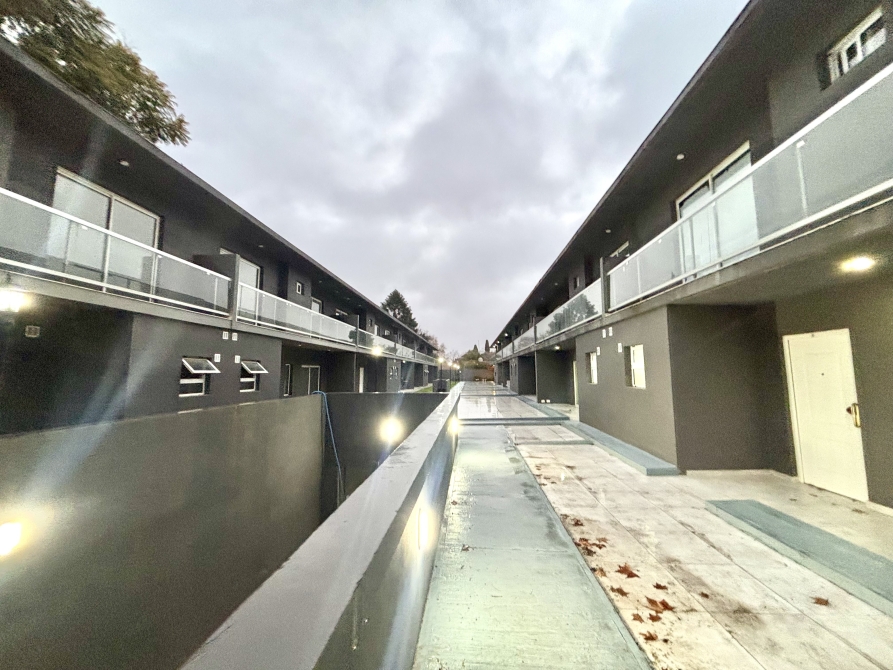 Dúplex De 3 Ambientes Con Jardín Y Cochera En Adrogué - Sevillano Negocios Inmobiliarios — foto 3