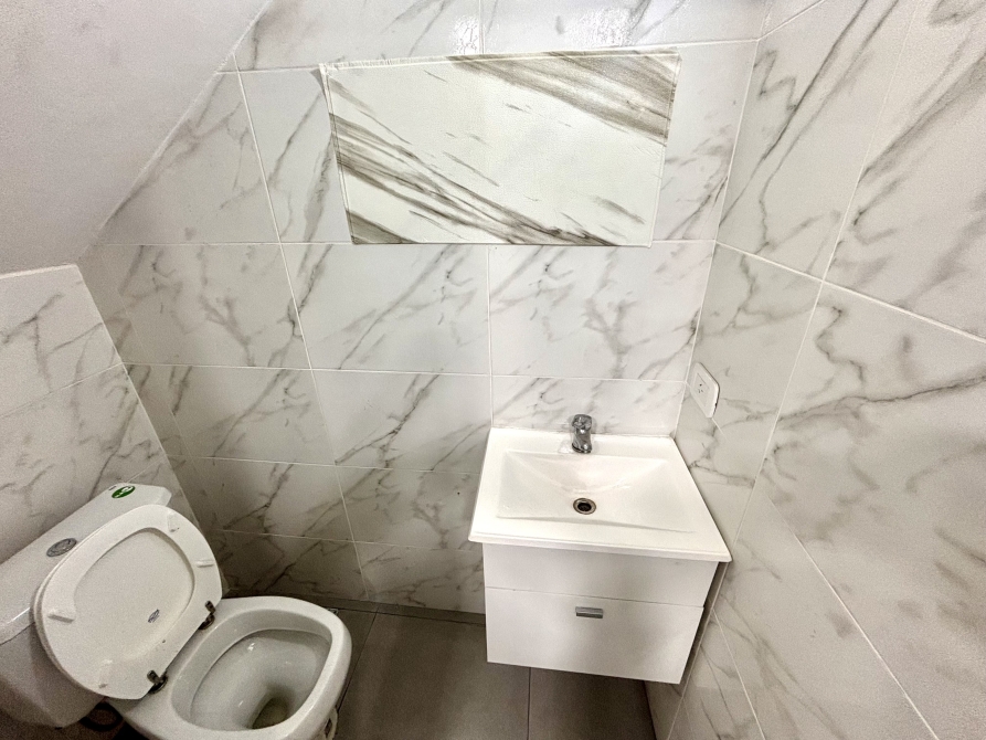 Dúplex De 3 Ambientes Con Jardín Y Cochera En Adrogué - Sevillano Negocios Inmobiliarios — foto 8