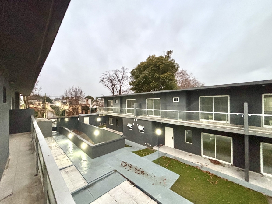 Dúplex De 3 Ambientes Con Jardín Y Cochera En Adrogué - Sevillano Negocios Inmobiliarios - 16