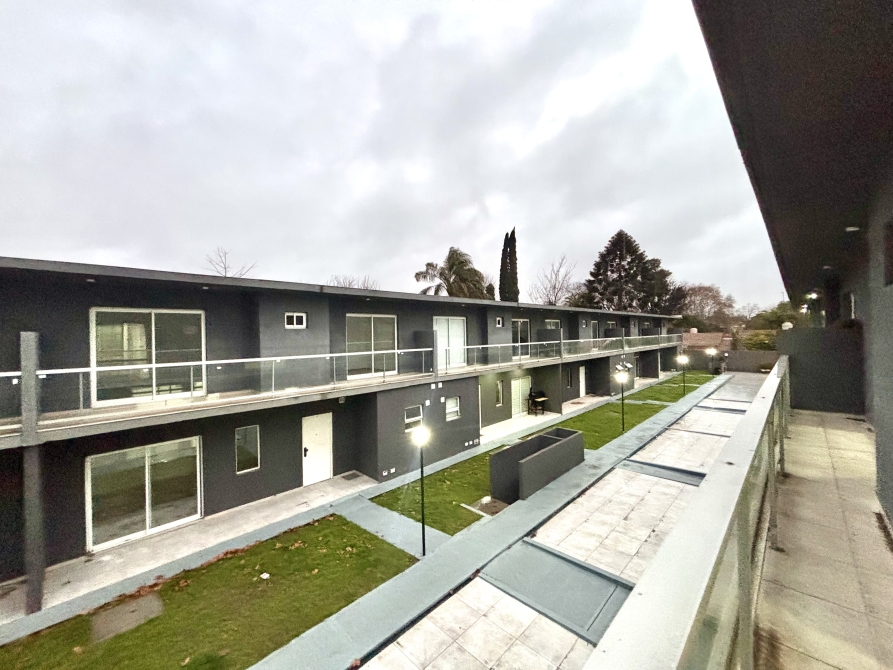 Dúplex De 3 Ambientes Con Jardín Y Cochera En Adrogué - Sevillano Negocios Inmobiliarios - 17