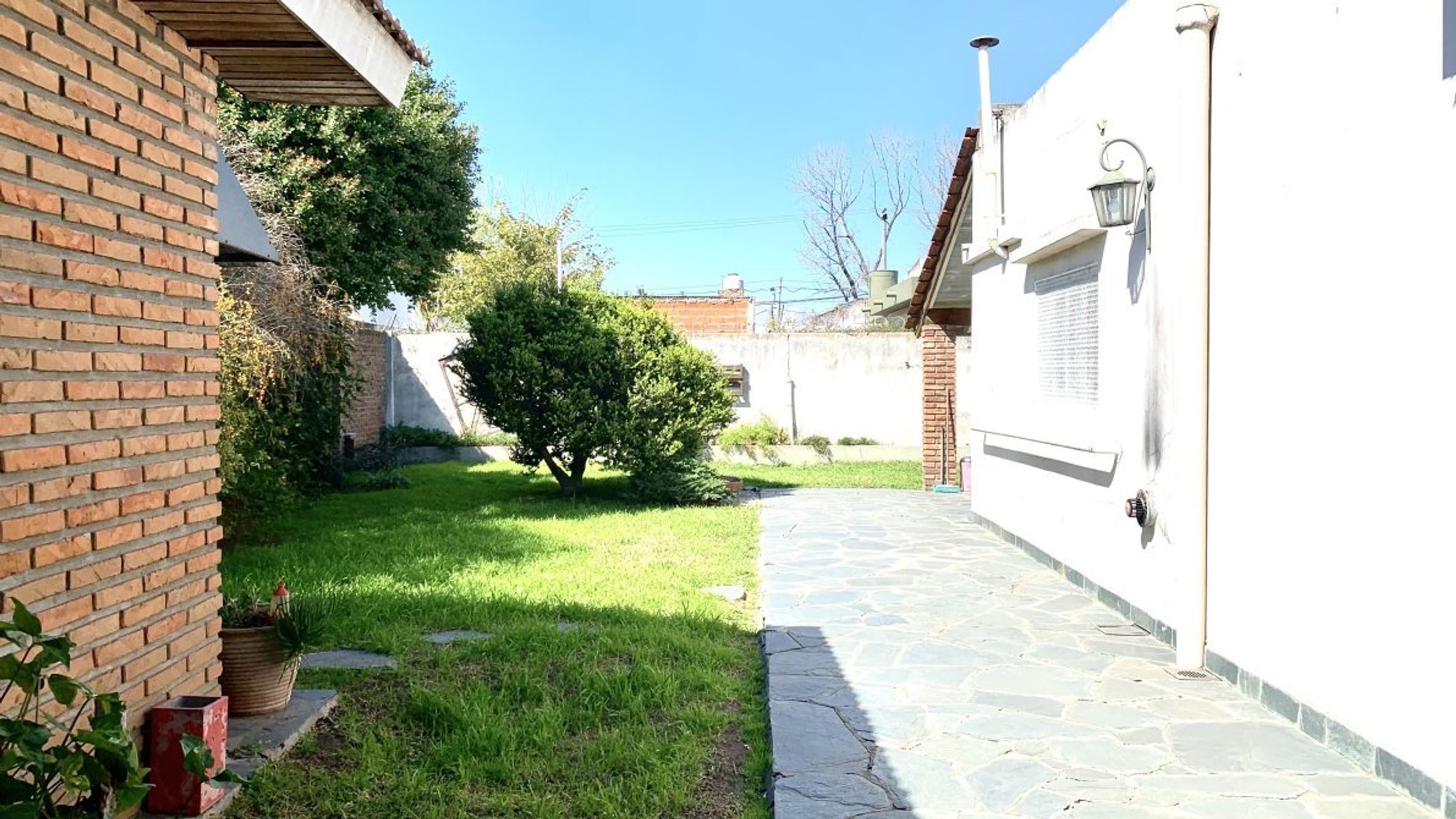 Casa En Venta En Temperley - 3 Ambientes Con Jardín Y Garage - Sevillano Negocios Inmobiliarios - 24