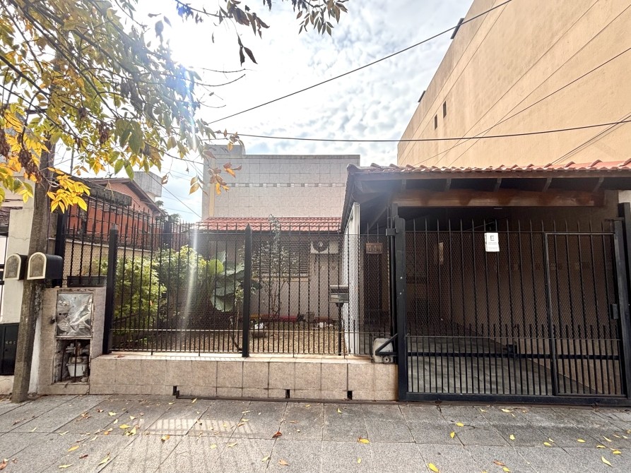 ¡Oportunidad En Excelente UbicaciÃ³n Ph Con Garage, Patio Y Gran Potencial En Lomas De Zamora - Sevillano Negocios Inmobiliarios — foto 2