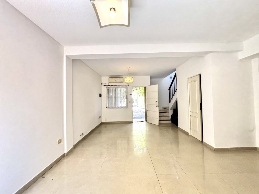 Duplex 3 Ambientes Impecable con Cochera y Parrilla - Apto Credito -Excelente Ubicación en Temperley — foto 9