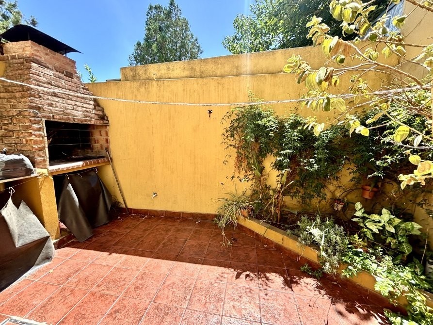 Duplex 3 Ambientes Impecable con Cochera y Parrilla - Apto Credito -Excelente Ubicación en Temperley - 24