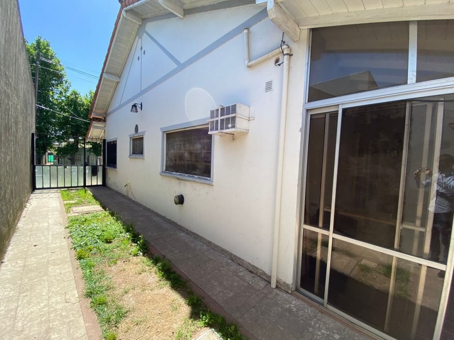 Chalet de 3 Ambientes con Quincho, Fondo Parquizado y Excelente Ubicación | BuscadorProp — foto 3