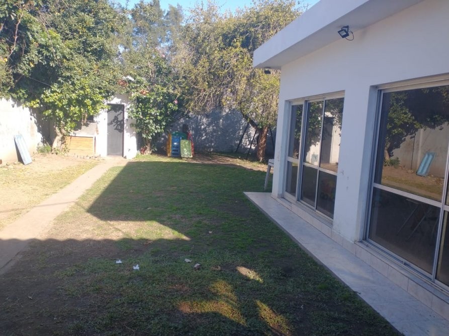 Chalet de 3 Ambientes con Quincho, Fondo Parquizado y Excelente Ubicación | BuscadorProp - 16