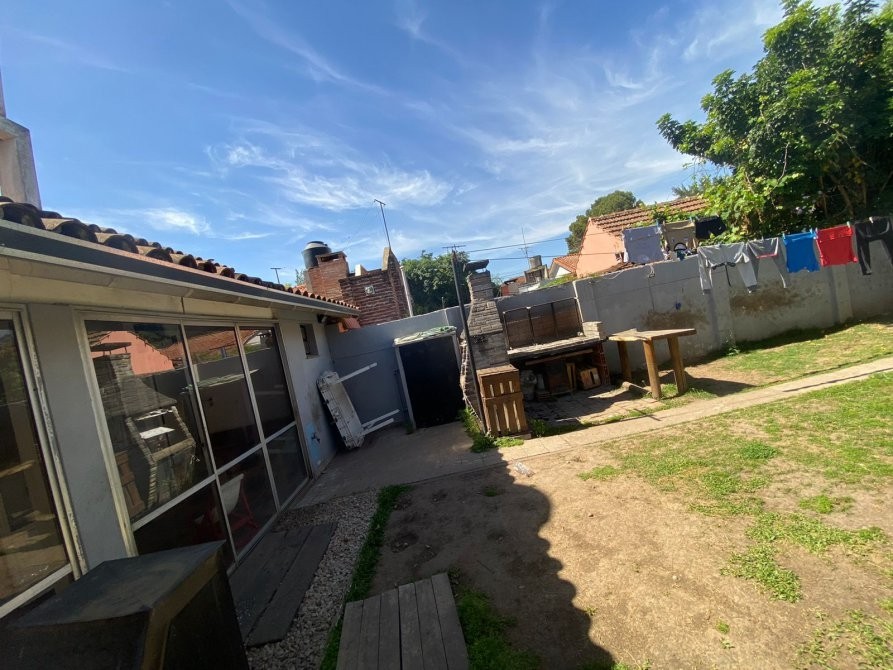 Chalet de 3 Ambientes con Quincho, Fondo Parquizado y Excelente Ubicación | BuscadorProp - 18