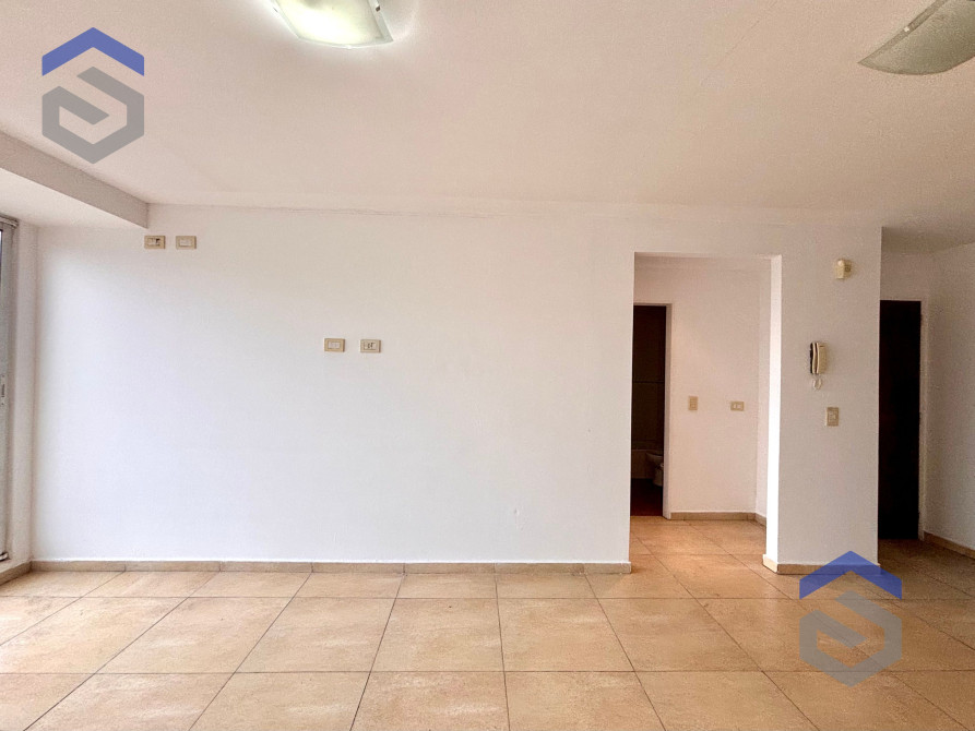 Excelente Dpto 2 Ambientes Con Frente A Av Hipolito Yrigoyen Apto Credito - Sevillano Negocios Inmobiliarios — foto 3