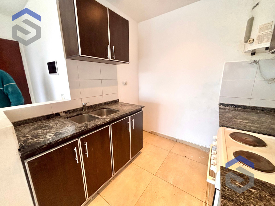 Excelente Dpto 2 Ambientes Con Frente A Av Hipolito Yrigoyen Apto Credito - Sevillano Negocios Inmobiliarios — foto 5