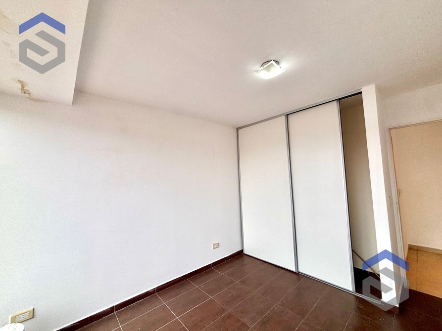Excelente Dpto 2 Ambientes Con Frente A Av Hipolito Yrigoyen Apto Credito - Sevillano Negocios Inmobiliarios — foto 8