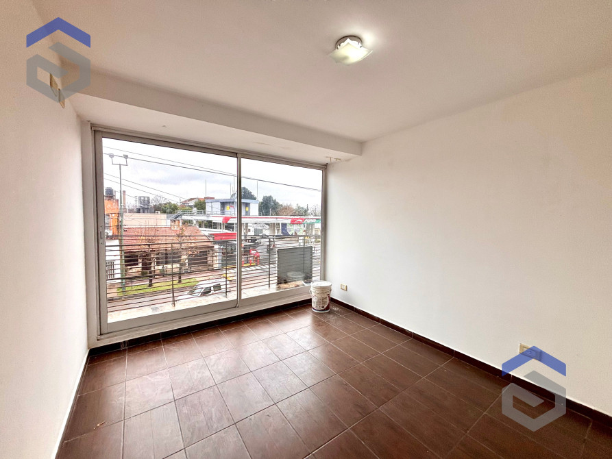 Excelente Dpto 2 Ambientes Con Frente A Av Hipolito Yrigoyen Apto Credito - Sevillano Negocios Inmobiliarios — foto 9