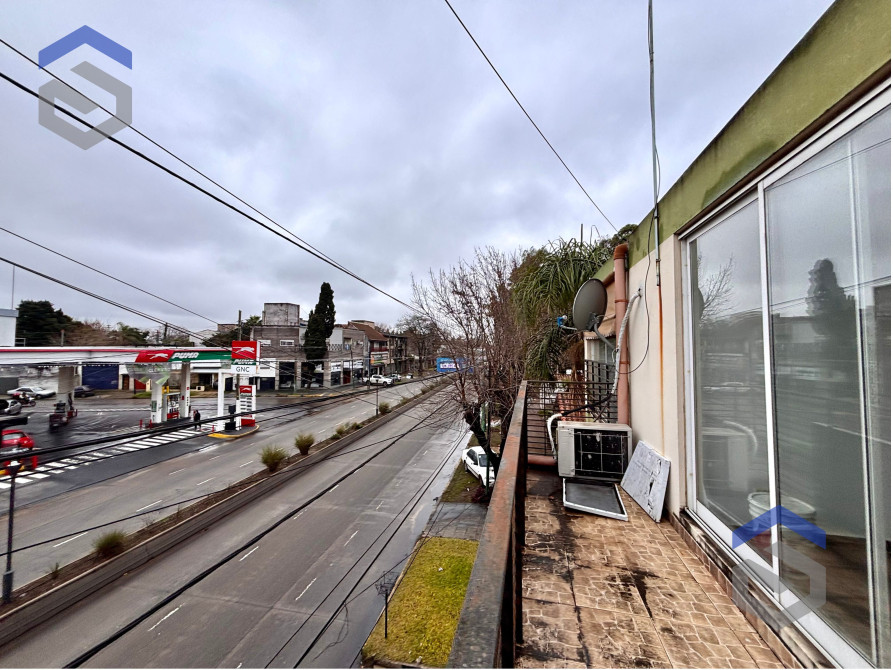 Excelente Dpto 2 Ambientes Con Frente A Av Hipolito Yrigoyen Apto Credito - Sevillano Negocios Inmobiliarios — foto 14