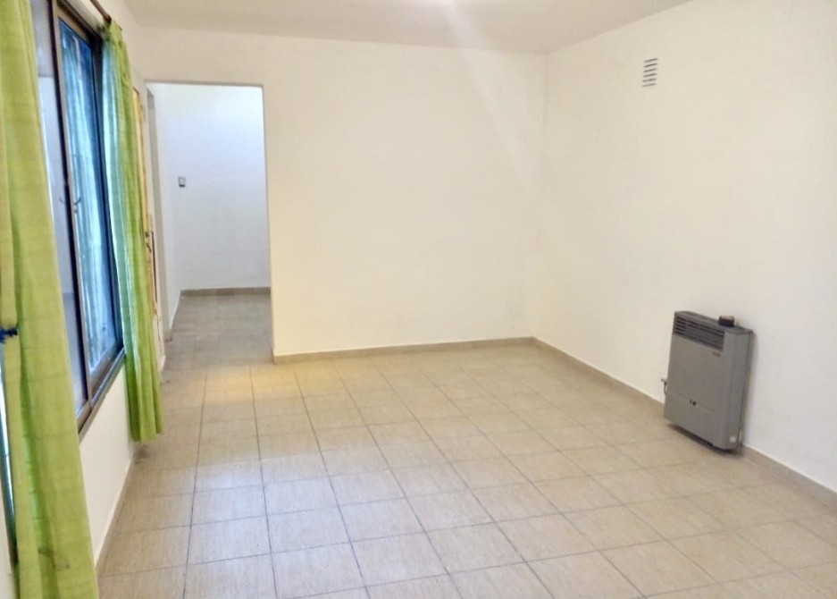 Casa tipo PH 2 Ambientes con Garage, Patio y Parrilla - Temperley | BuscadorProp — foto 3