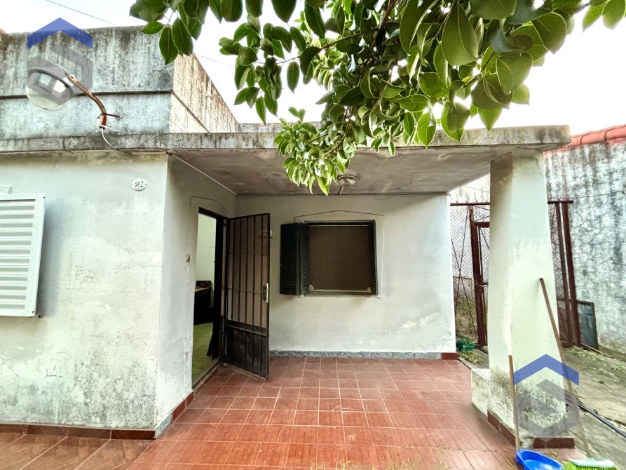 Casa en Lote de 10 x 34 mts con Jardín y Galpón - Apta Crédito | BuscadorProp — foto 2