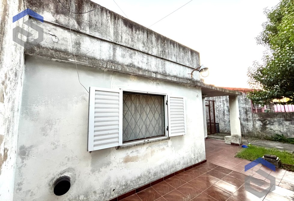 Casa en Lote de 10 x 34 mts con Jardín y Galpón - Apta Crédito | BuscadorProp - 24