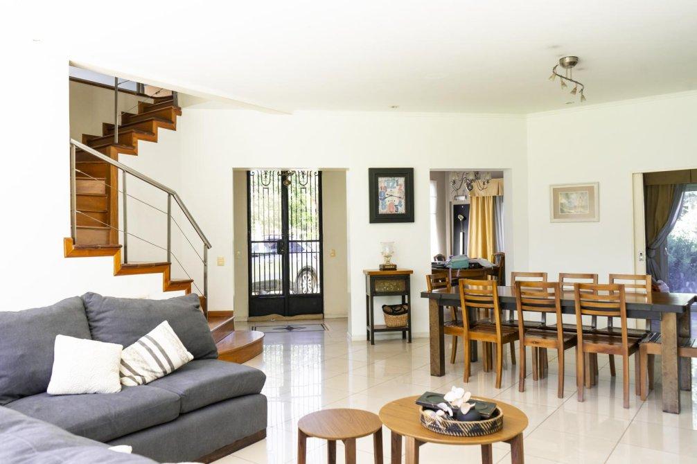 Majestuosa Casa 5 Ambientes Barrio El Rocio - Sevillano Negocios Inmobiliarios - 7
