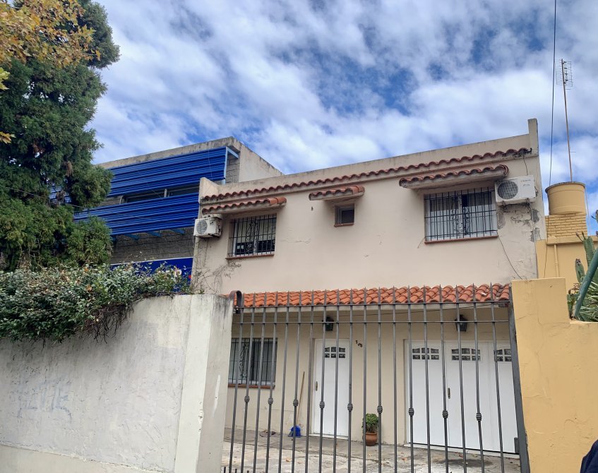 Apta Credito- Encantadora Casa De 5 Ambientes Con Piscina Y Garage - Gendra Propiedades