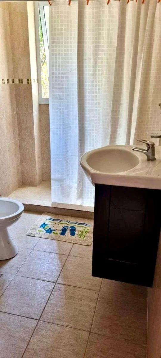 Casa en Mar Azul Para 6 Personas con Pileta y Garage - Acepta Permuta por Casa en Temperley, Buenos Aires Costa Atlántica - Zonaprop — foto 4