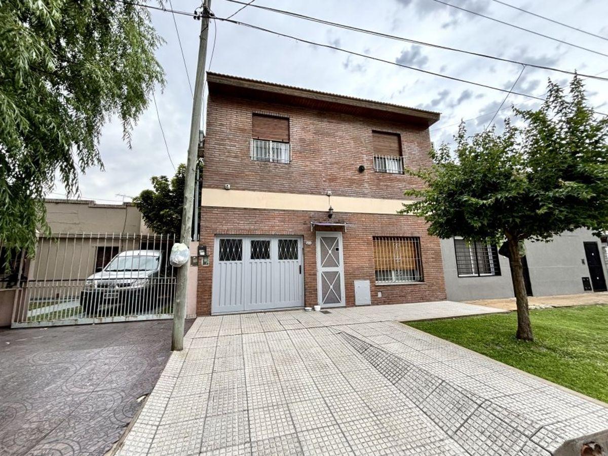 Propiedad Moderna y Funcional con Garage y Quincho Apto Credito, Gba Sur - Zonaprop - 1