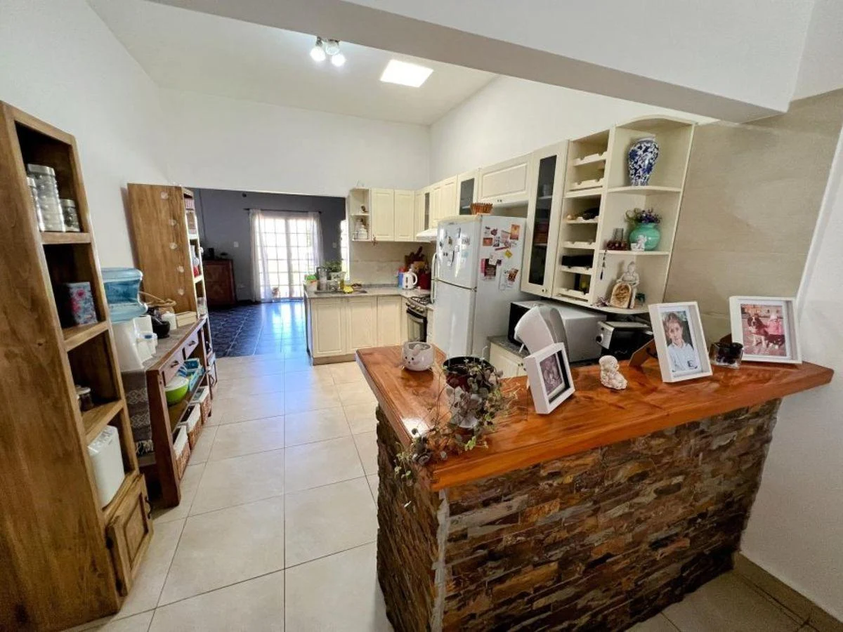 Apto Credito Casa Moderna en Venta en Temperley - Lista Para Mudarse, con Cochera y Pileta, Gba Sur - Zonaprop — foto 2