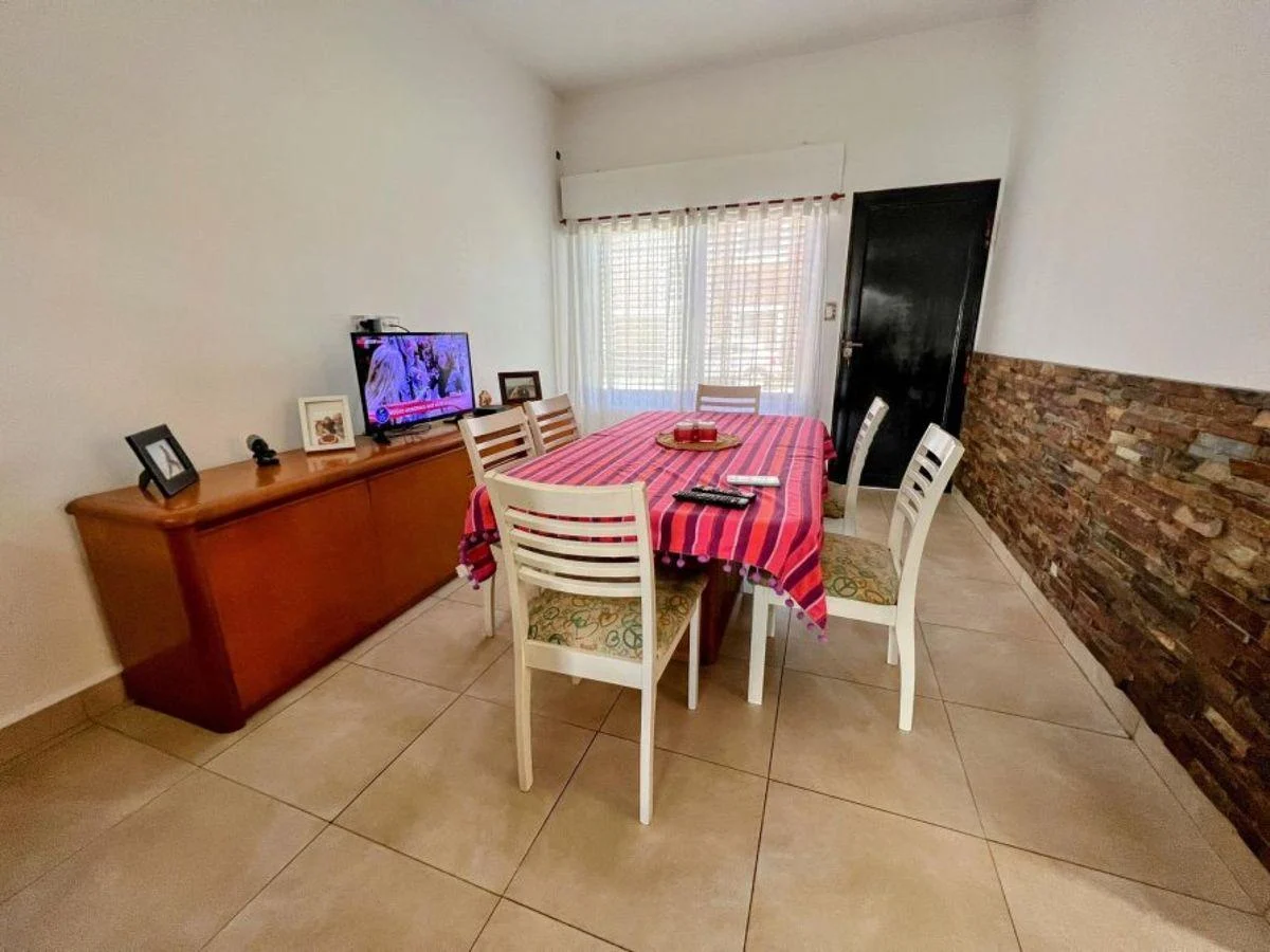 Apto Credito Casa Moderna en Venta en Temperley - Lista Para Mudarse, con Cochera y Pileta, Gba Sur - Zonaprop — foto 3