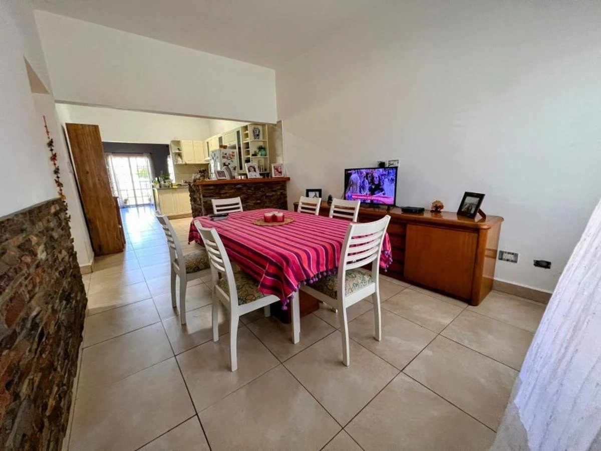 Apto Credito Casa Moderna en Venta en Temperley - Lista Para Mudarse, con Cochera y Pileta, Gba Sur - Zonaprop — foto 4