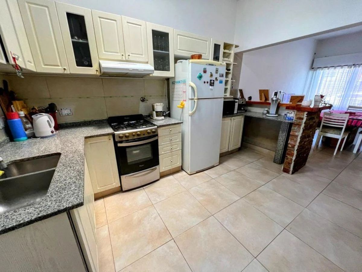 Apto Credito Casa Moderna en Venta en Temperley - Lista Para Mudarse, con Cochera y Pileta, Gba Sur - Zonaprop — foto 5
