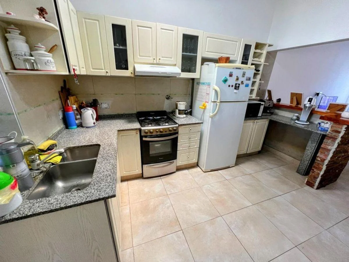 Apto Credito Casa Moderna en Venta en Temperley - Lista Para Mudarse, con Cochera y Pileta, Gba Sur - Zonaprop — foto 6