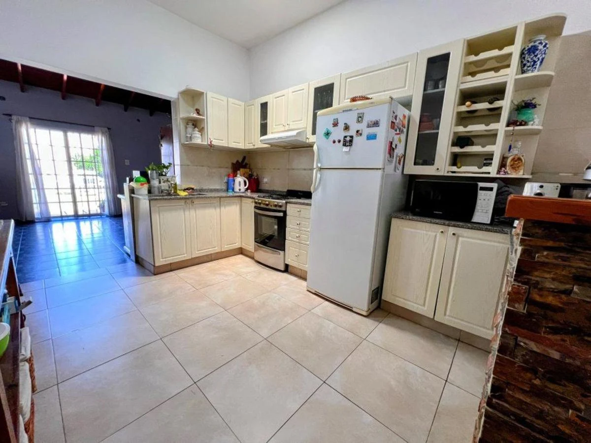Apto Credito Casa Moderna en Venta en Temperley - Lista Para Mudarse, con Cochera y Pileta, Gba Sur - Zonaprop — foto 7