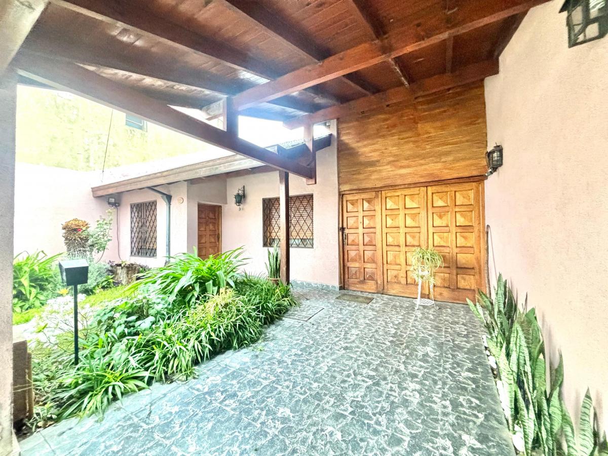 Amplia Casa con 4 Dorm., Jardín y Cochera Doble, Gba Sur - Zonaprop — foto 3