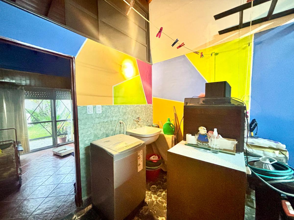 Amplia Casa con 4 Dorm., Jardín y Cochera Doble, Gba Sur - Zonaprop — foto 5