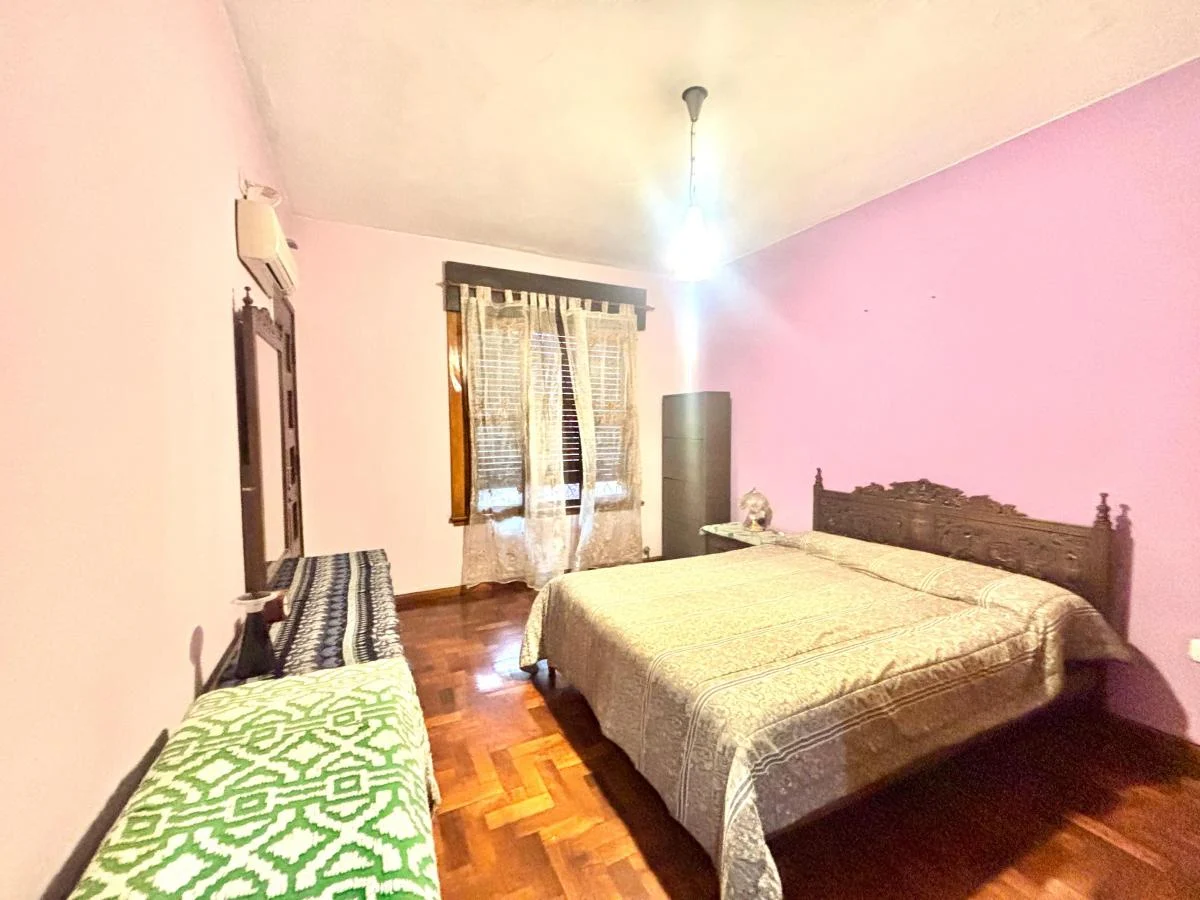 Amplia Casa con 4 Dorm., Jardín y Cochera Doble, Gba Sur - Zonaprop — foto 15
