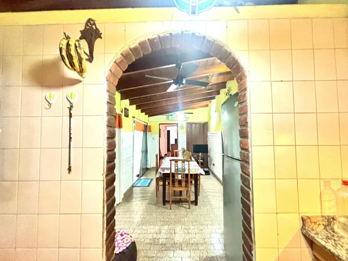 Amplia Casa con 4 Dorm., Jardín y Cochera Doble, Gba Sur - Zonaprop - 26