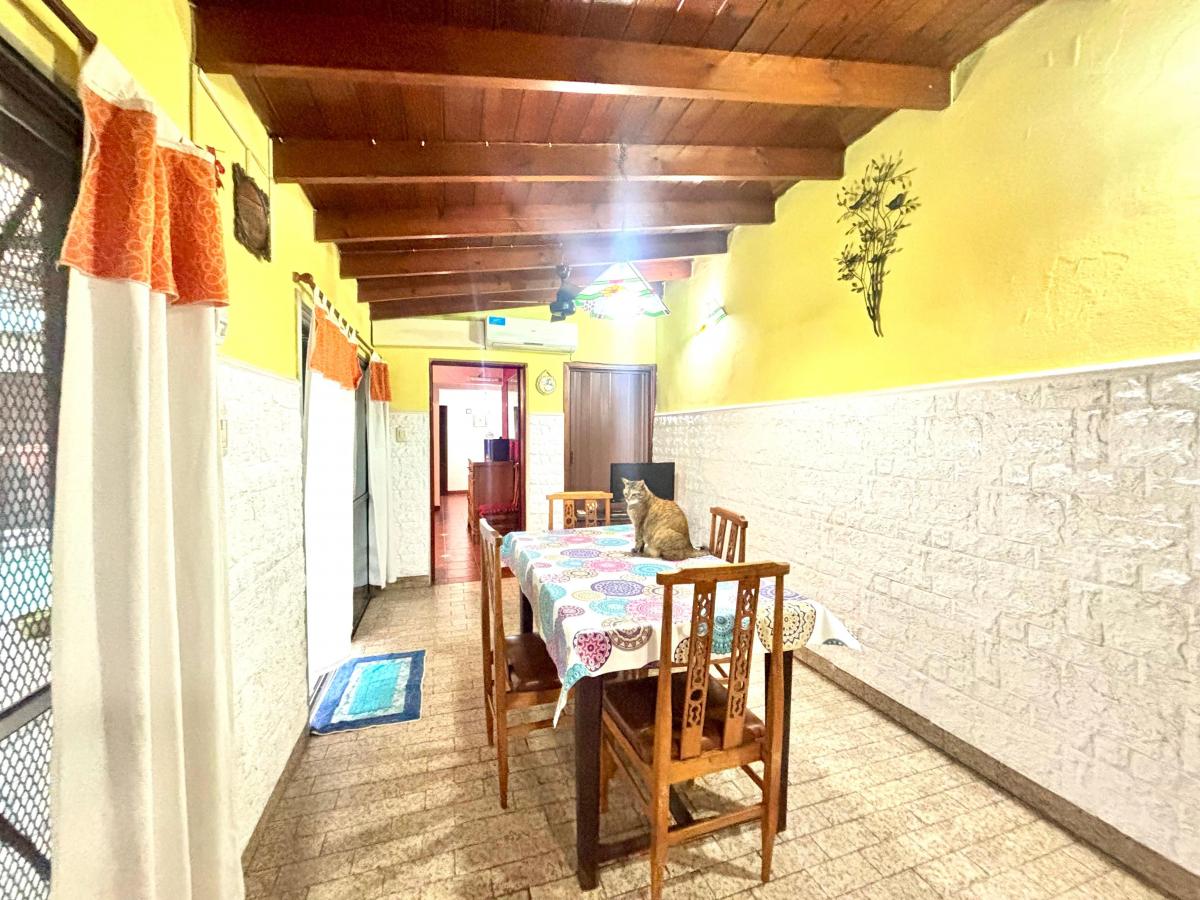 Amplia Casa con 4 Dorm., Jardín y Cochera Doble, Gba Sur - Zonaprop - 27