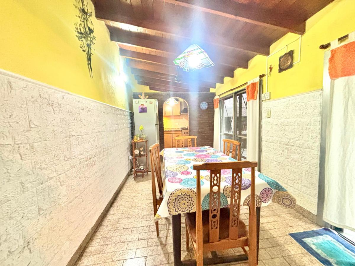Amplia Casa con 4 Dorm., Jardín y Cochera Doble, Gba Sur - Zonaprop - 35