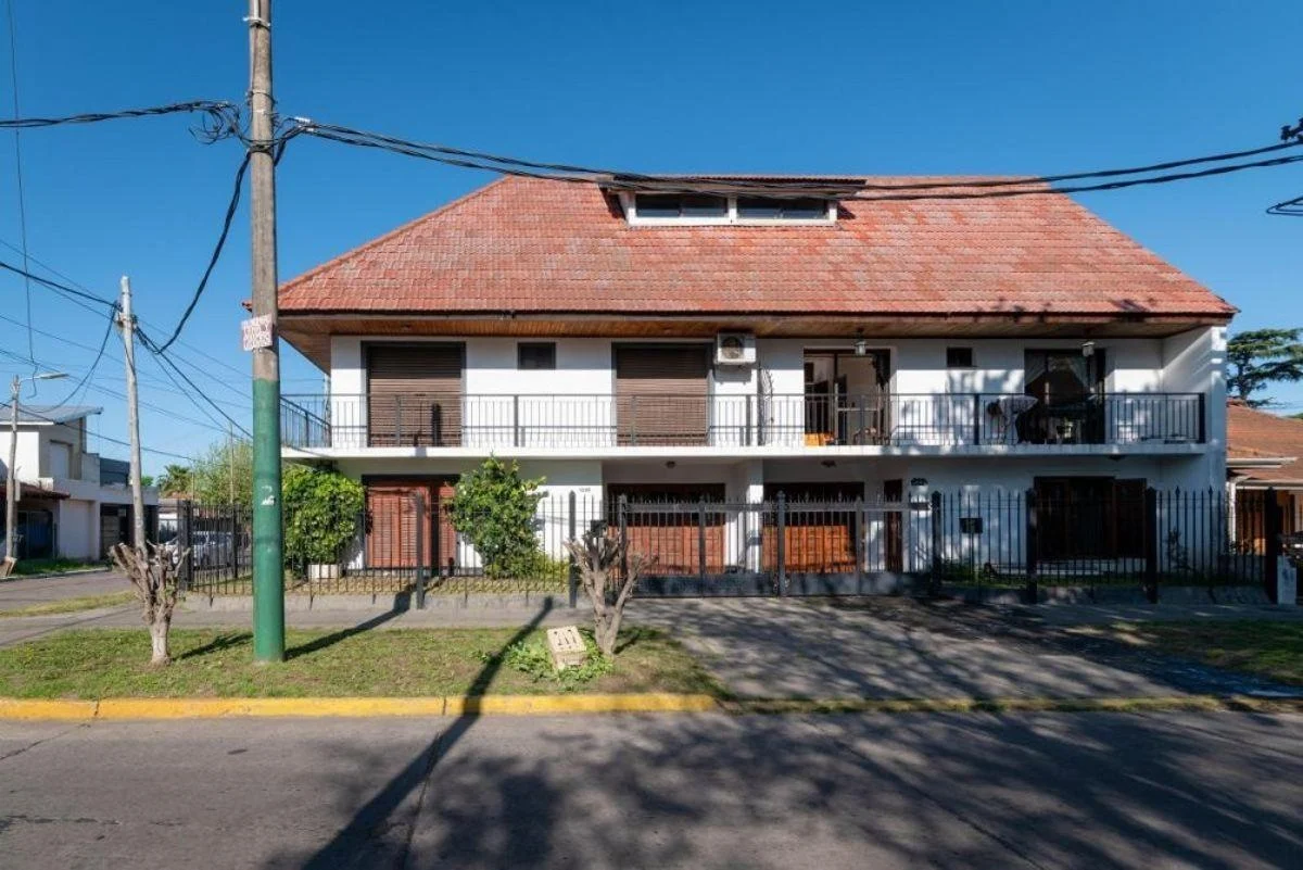 Hermoso Triplex Frente a Plaza Colon Cercano a Avs, Gba Sur - Zonaprop — foto 3